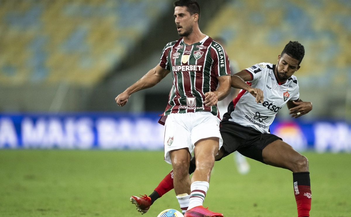  Torcedores do Fluminense criticam desempenho de Gabriel Pires nas redes sociais do      clube