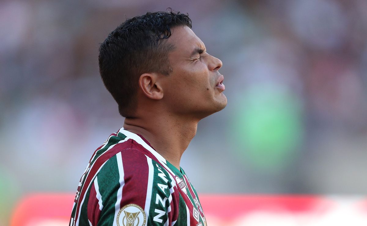 Lesão de Thiago Silva preocupa e Fluminense mantém atenção no atleta