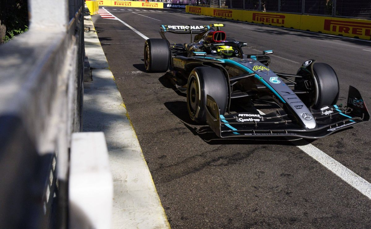 Lewis Hamilton lamenta desempenho ruim em Grand Prix de Baku, no Azerbaijão