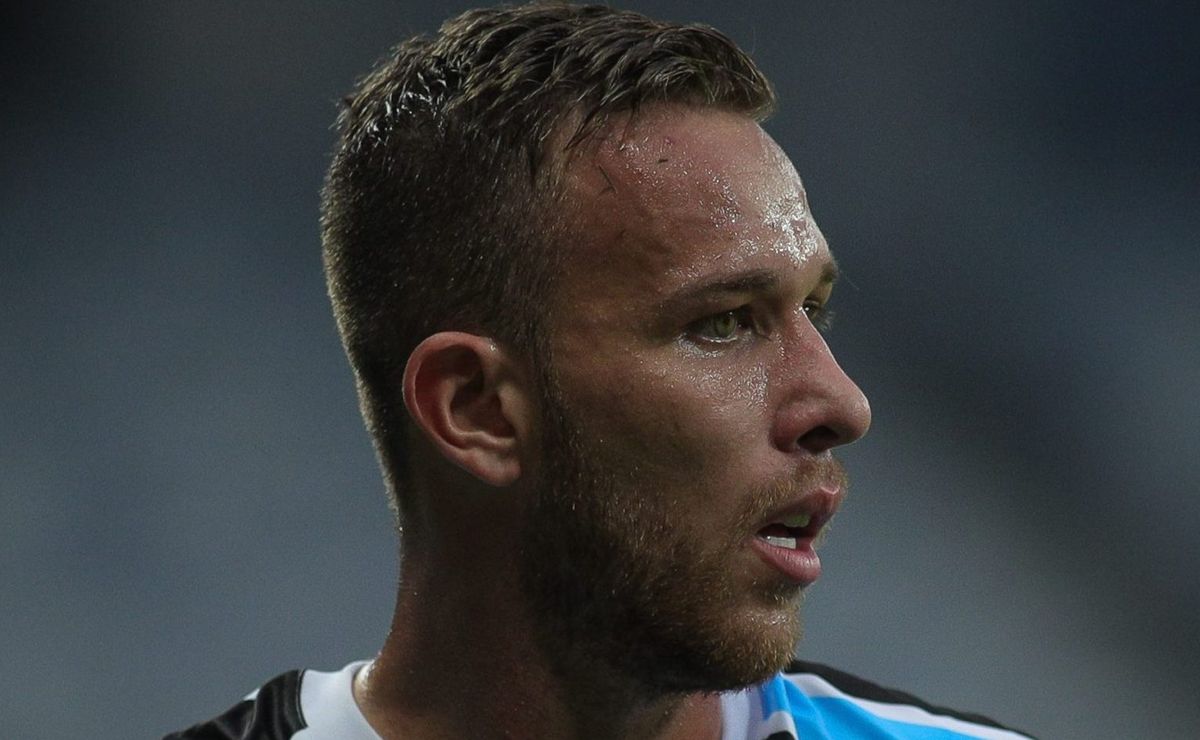 Arthur no Palmeiras pode não acontecer por conta de interesse do Grêmio no meio-campista