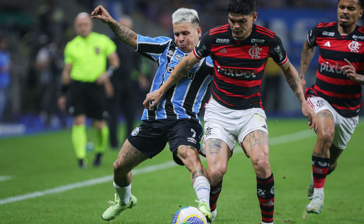 Com o time reserva, Flamengo é valente, mas sai derrotado pelo Grêmio no Brasileirão