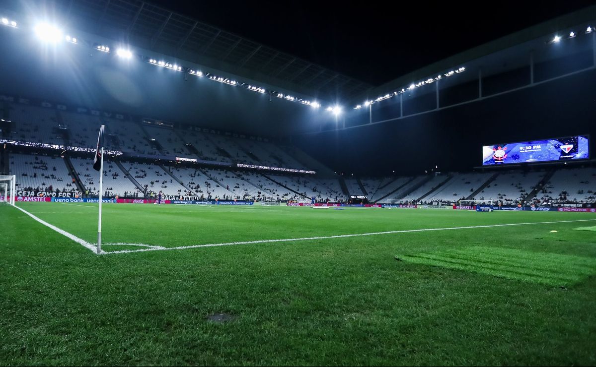 Gerente do estádio do Corinthians revela condições do gramado para receber o Flamengo