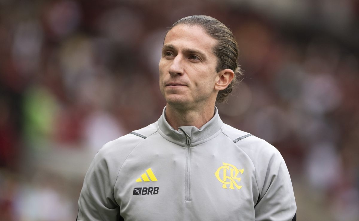 Filipe Luís dá resposta sobre substituir Tite no Flamengo