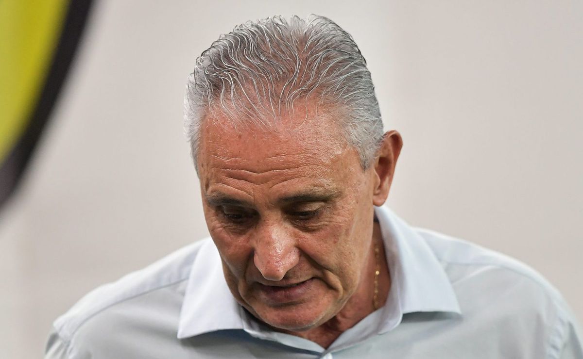 Tite é extremamente criticado após vitória contra o Athlético-PR e revolta torcedores: “sangra os olhos”