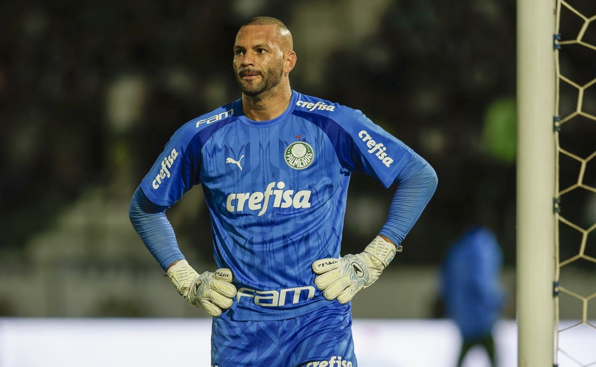 Weverton se destaca no segundo turno do Brasileirão com defesas decisivas