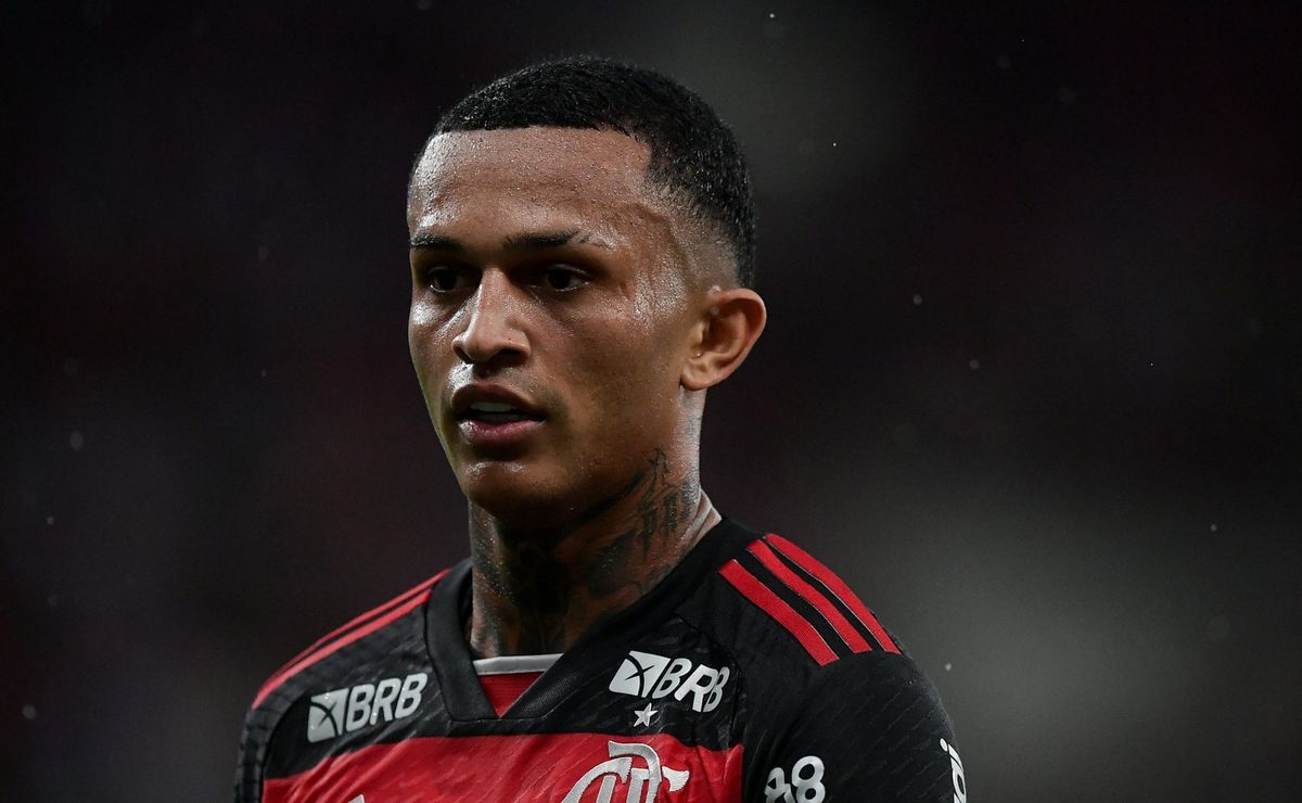 Flamengo não detecta lesão em Wesley e lateral fica à disposição de Filipe Luís