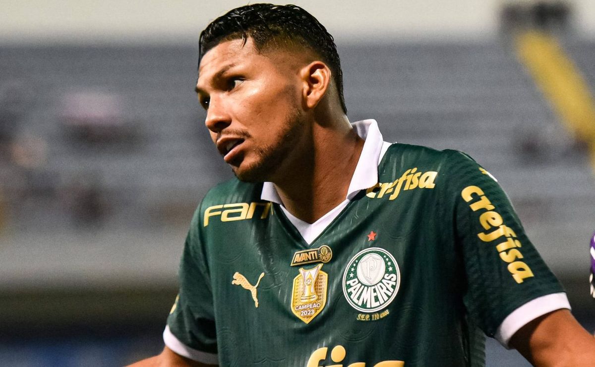 Rony insatisfeito no Palmeiras: Rumores de transferência para o Cruzeiro circulam.