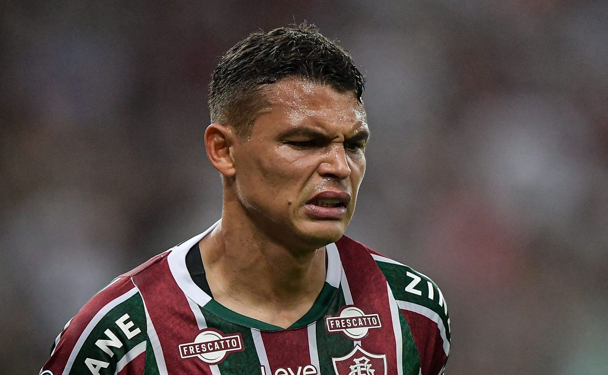 Thiago Silva e +2 devem ficar à disposição de Mano para Flamengo x Fluminense