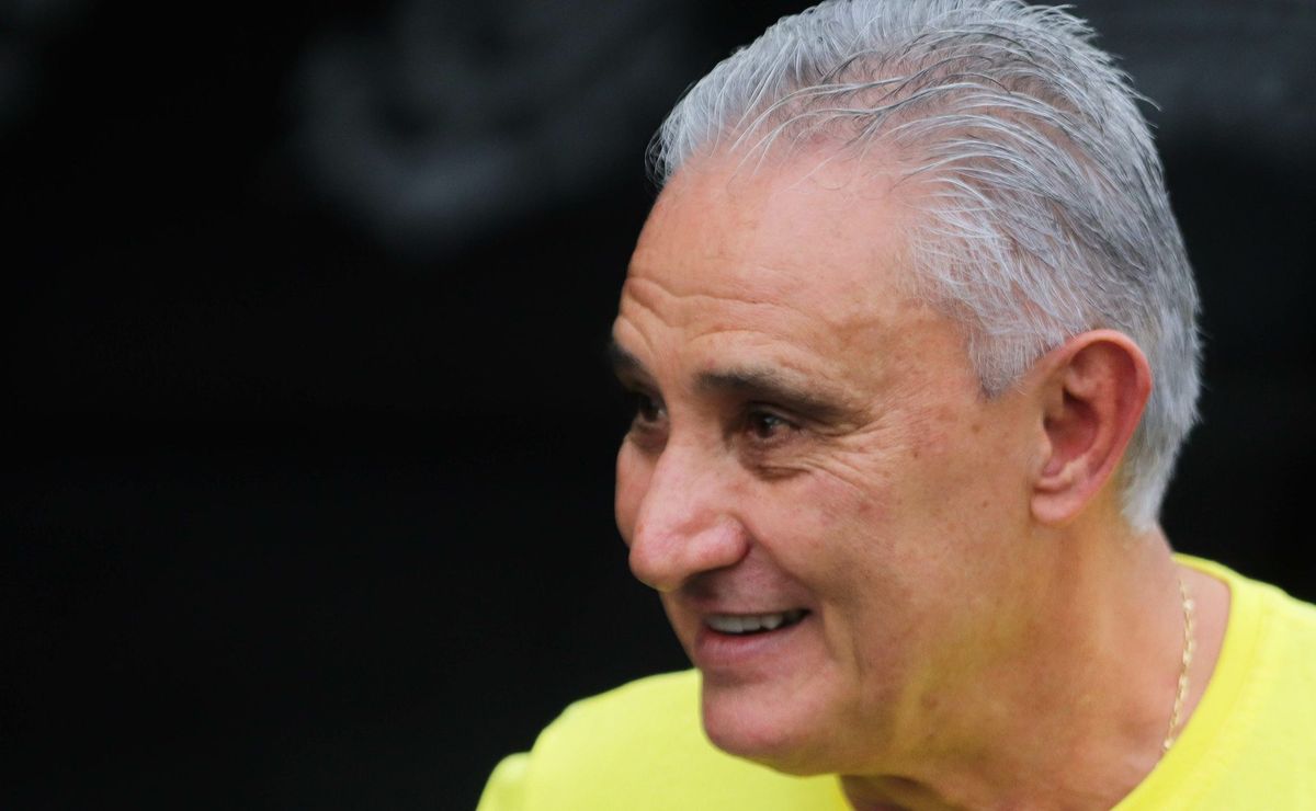 Tite, ex-técnico do Flamengo, é goleado pelo time de Zico em jogo festivo