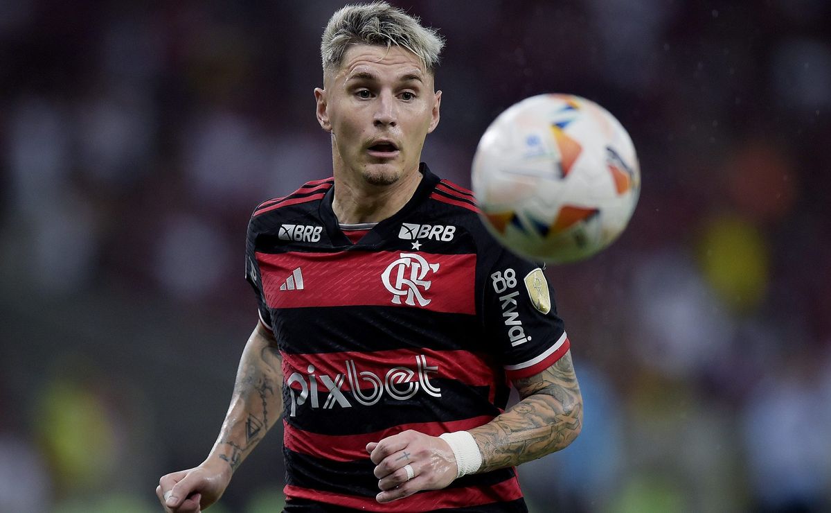 Flamengo: Varela agrada como zagueiro no Uruguai e pode fazer função com Filipe Luís