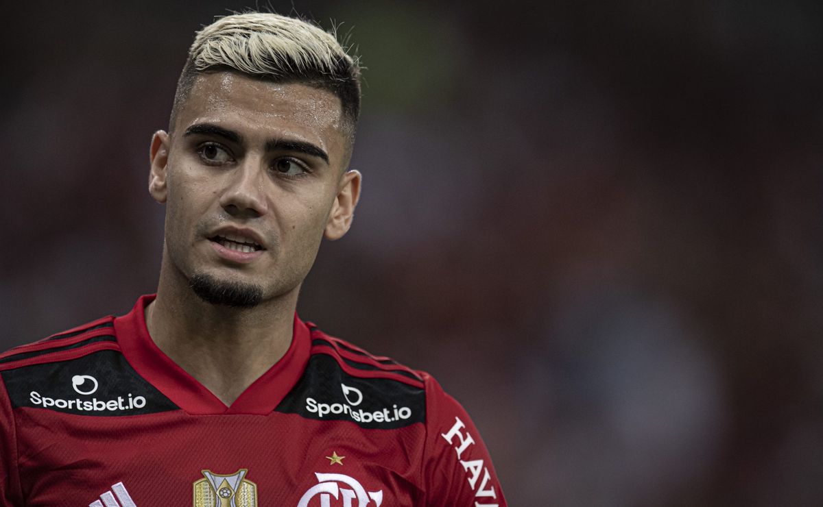 Andreas Pereira vira assunto no Flamengo após receber presente inusitado do clube: “Quer voltar”