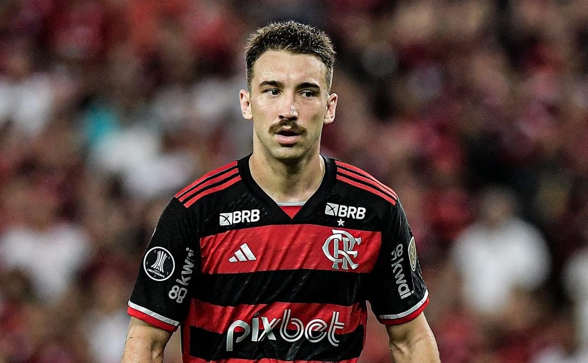 Leó Ortiz surge vestindo a camisa do Flamengo em foto da infância e explica situação inusitada