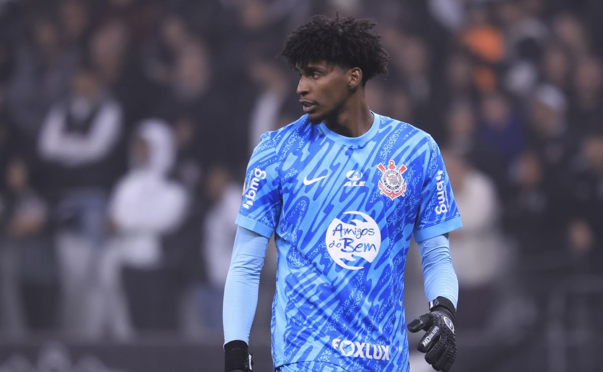 Corinthians não pagará nova multa para escalar Hugo Souza contra Flamengo.