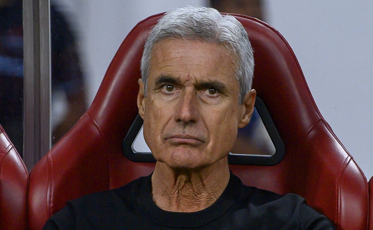 Luís Castro nega contato do Flamengo e pode voltar ao Brasil em 2025