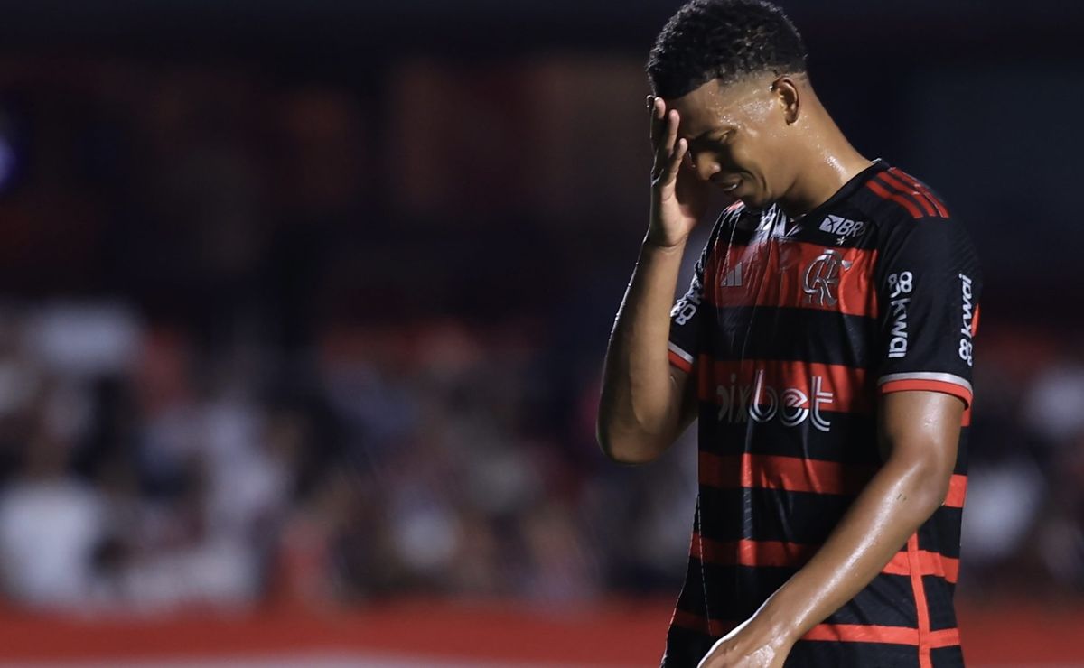 Carlinhos busca oportunidade de titularidade para mudar situação no Flamengo