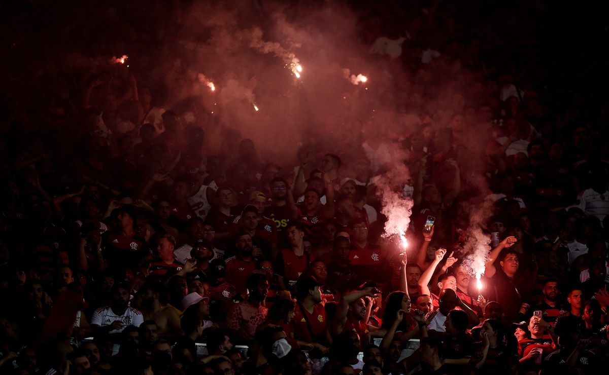 Torcida do Flamengo e adeptos do Fluminense envolvem-se em confusão pré-clássico.