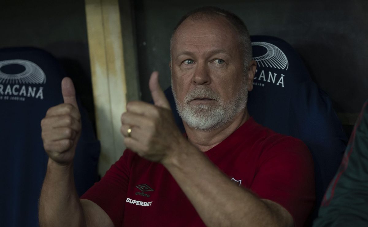 Mano Menezes elogia postura do Fluminense na vitória sobre o Flamengo