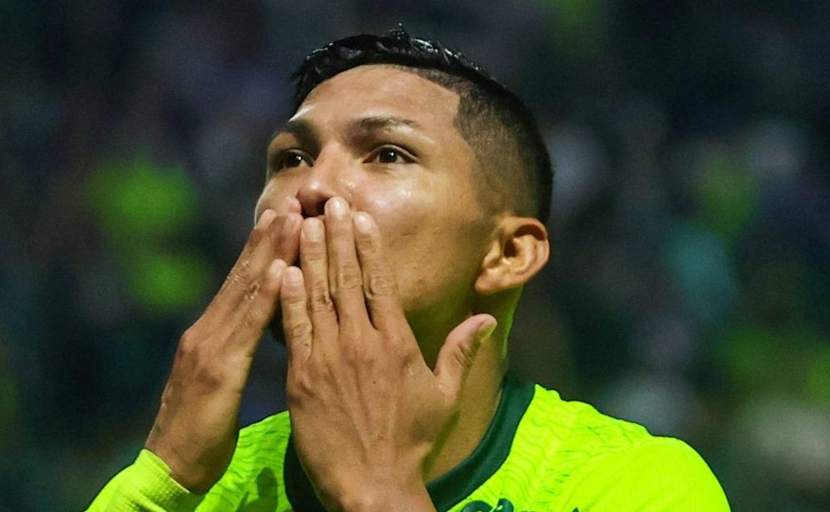 Rony mantém foco no Palmeiras e ignora críticas da torcida no futebol.