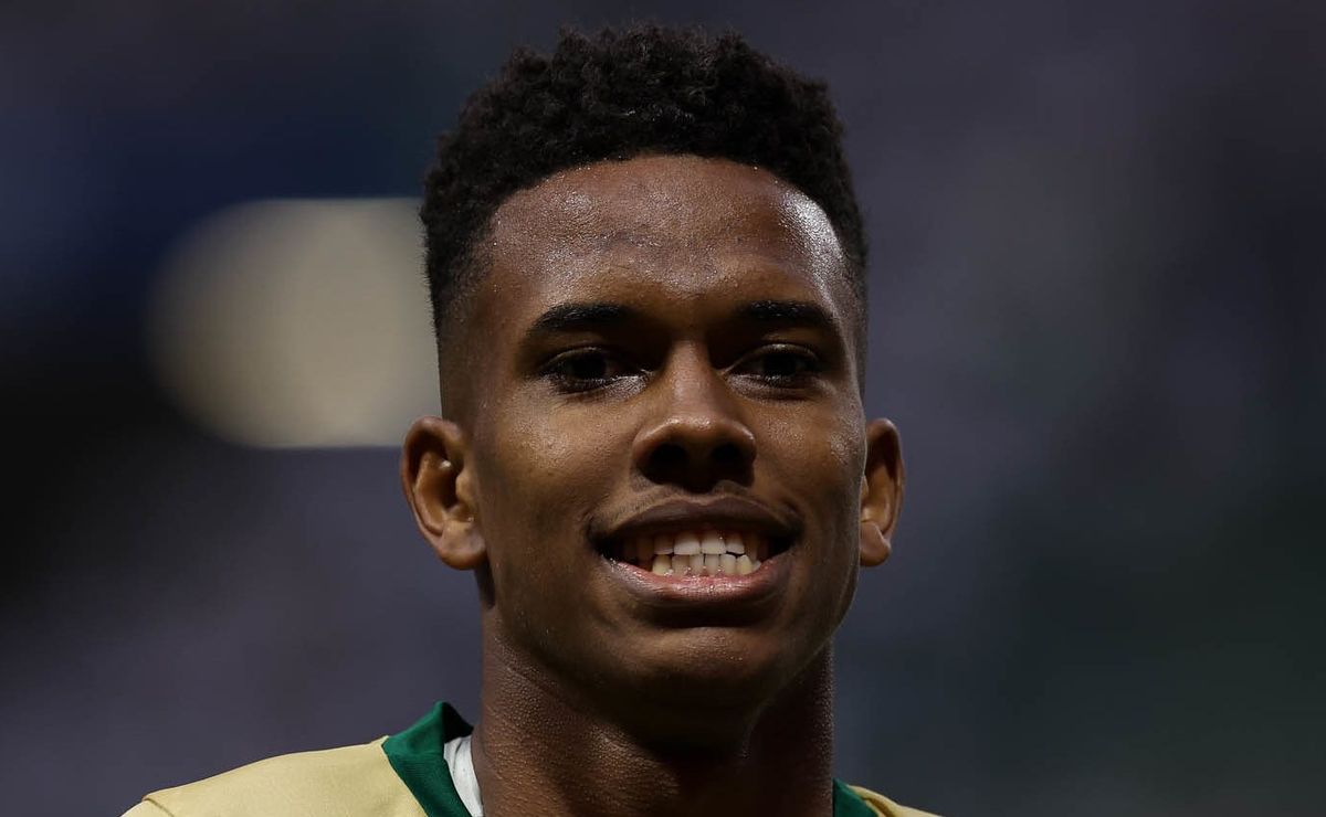 Destaques de Estêvão em 2024: Protagonismo, recordes e convocação para seleção principal.