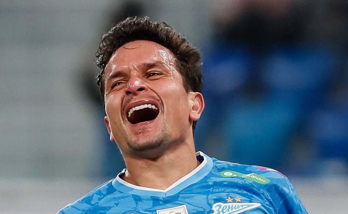 Artur retorna ao Brasil para defender clube campeão da Libertadores rival do Palmeiras.