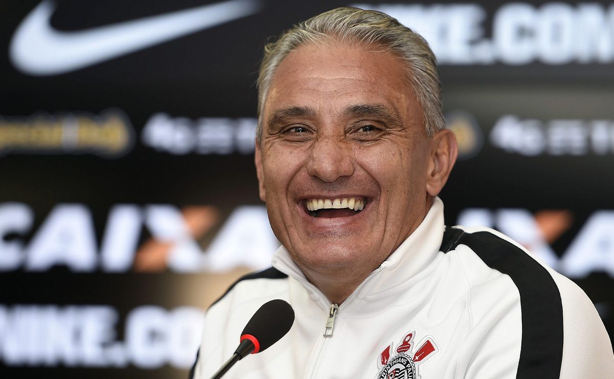 Tite fortalece comando no Corinthians após recusa de proposta da Arábia Saudita.