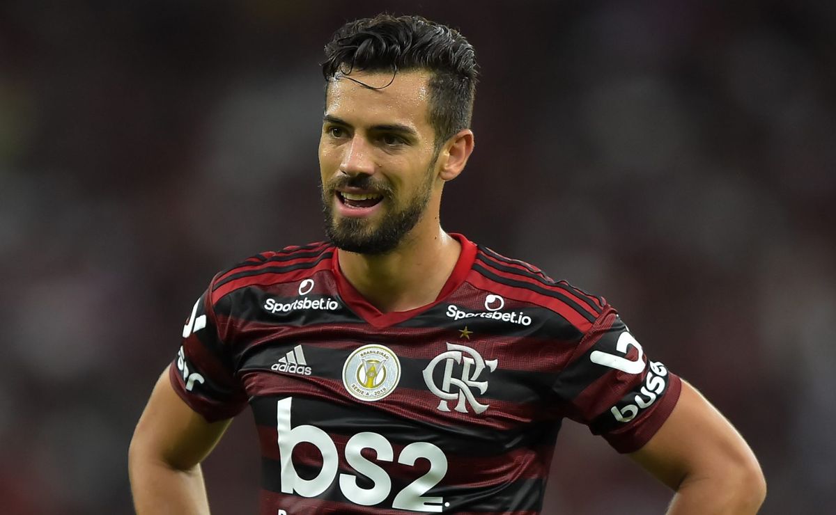 Flamengo decide assinar com Pablo Marí e condição é exposta para o zagueiro voltar ao Clube