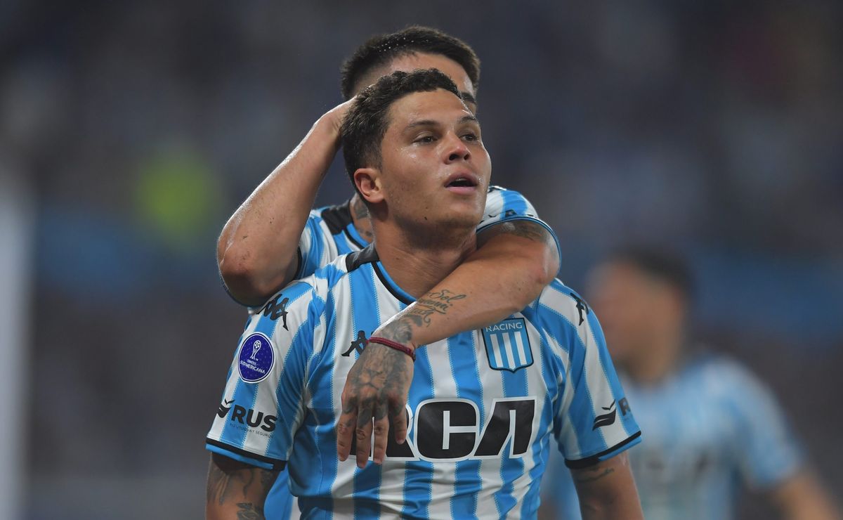 Com dois de Quintero, Racing elimina o Corinthians na Copa Sul-Americana