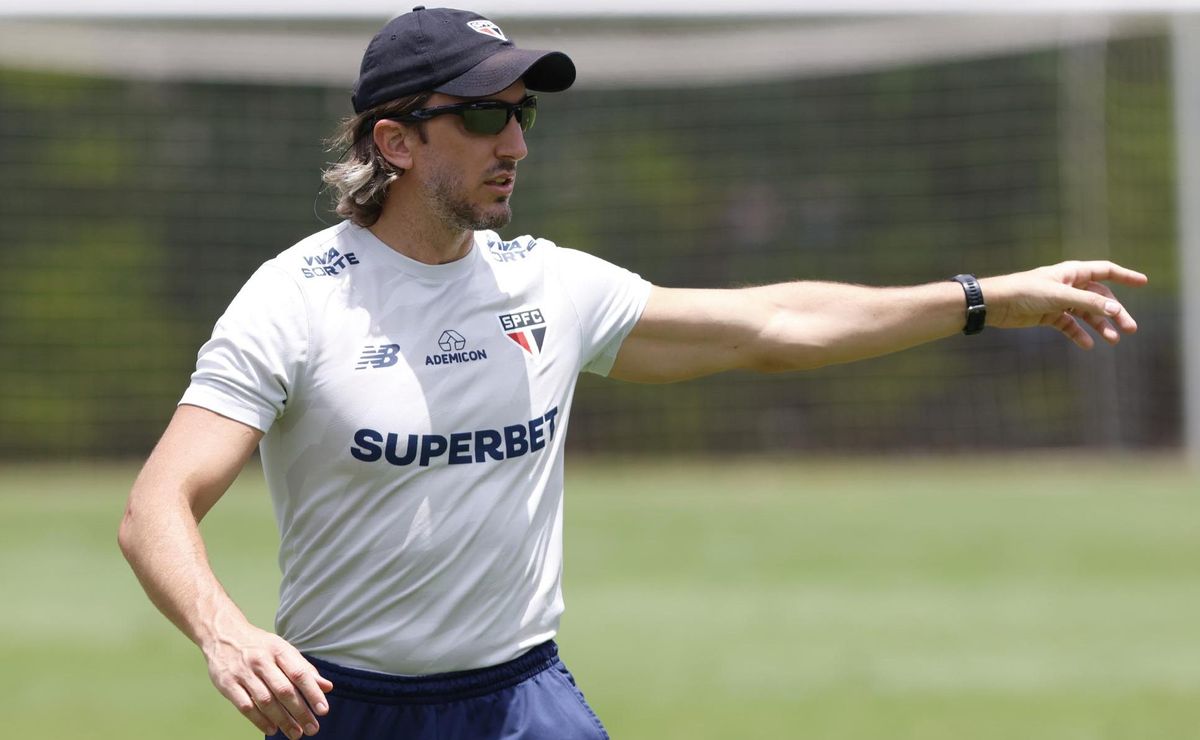 Zubeldía avalia William Gomes em jogo-treino com vitória do São Paulo