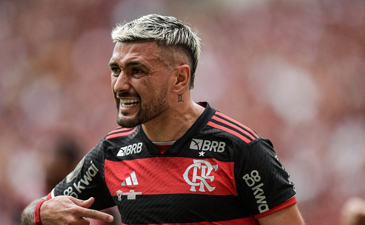 Arrascaeta revela bastidores do Flamengo e expõe brincadeira com Filipe Luís: “Calma, senão você vai morrer”