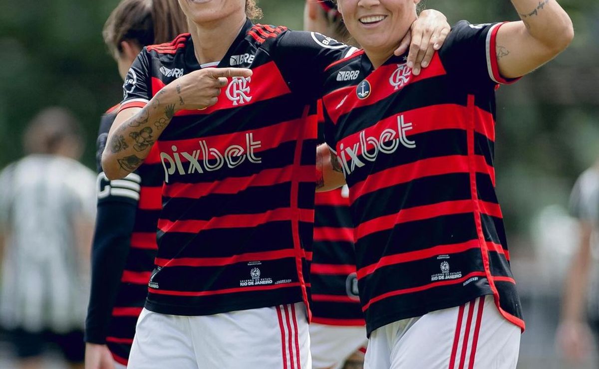 Flamengo estende vínculo com artilheira Cristiane, torcida comemora: Mamãe Cris em ação!