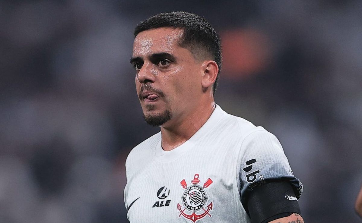 Corinthians define equipe com Carrillo e Fagner para duelo contra o Vitória