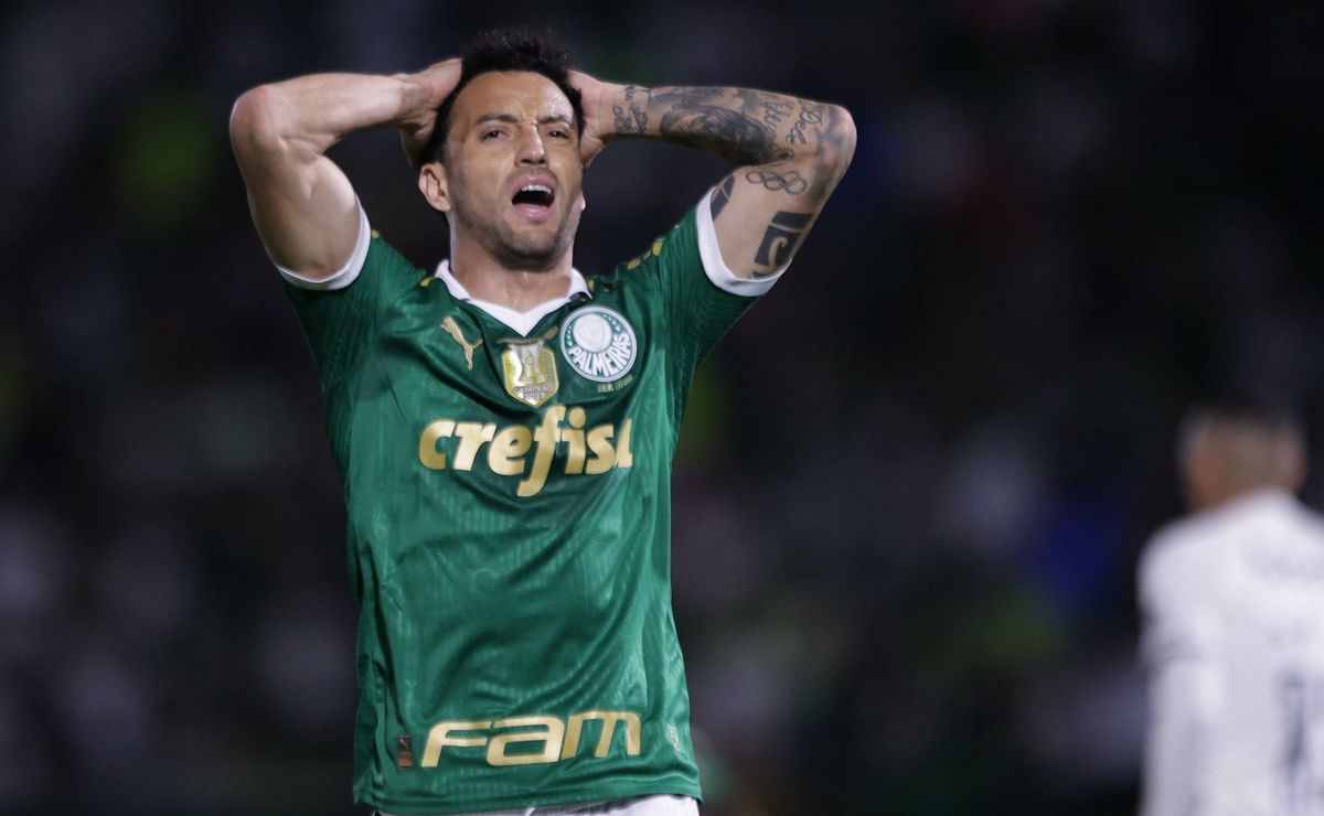 Felipe Anderson do Palmeiras sai vaiado de campo e segue sendo criticado pela torcida