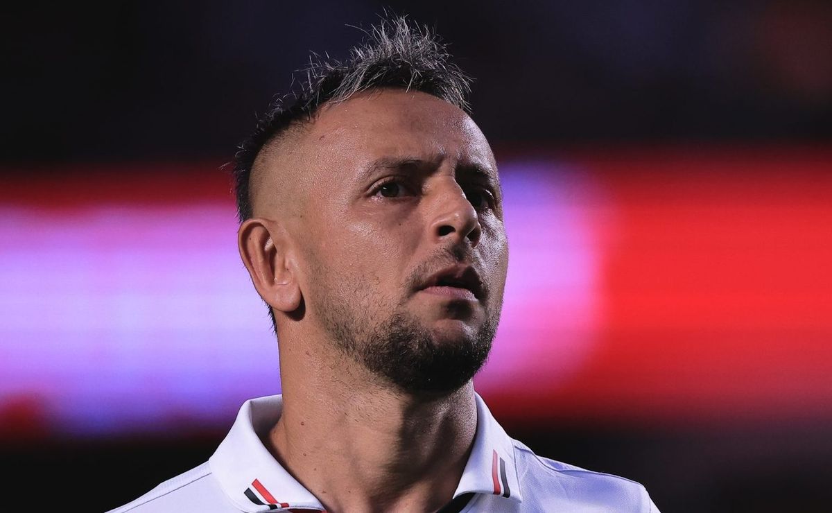 Rafinha pode estender vínculo com o São Paulo por três meses adicionais