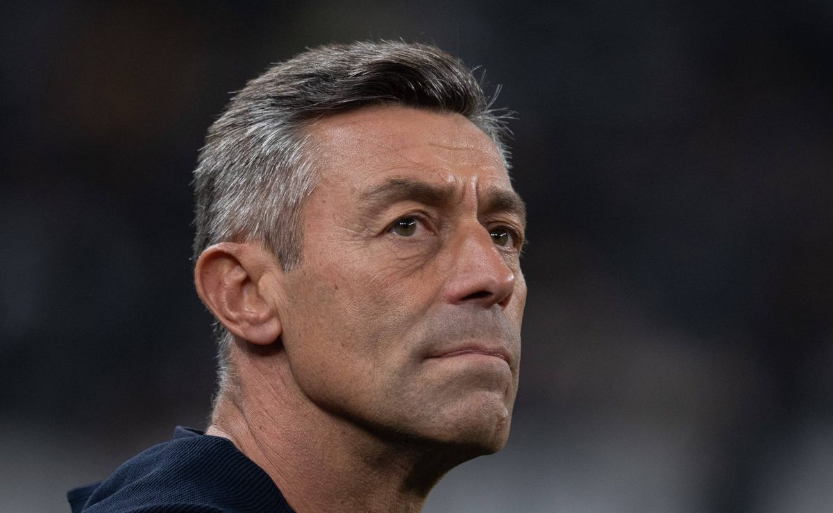 Pedro Caixinha tem acerto verbal com o Santos e pressiona por assinatura do contrato