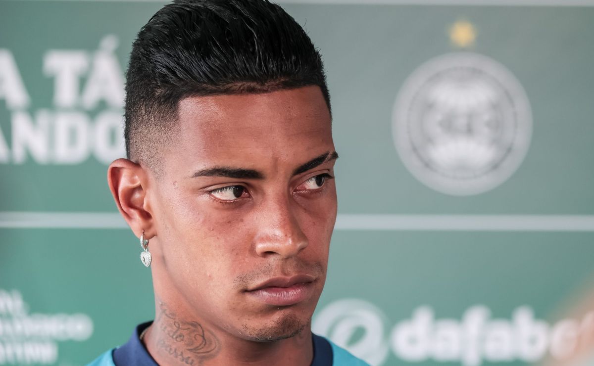 Alef Manga se posiciona sobre possibilidade de jogar no Vasco