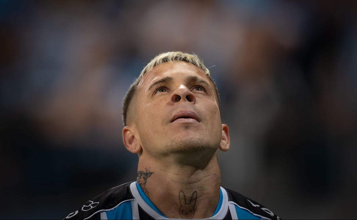 Renato enlouquece com 3 desfalques de última hora no Grêmio