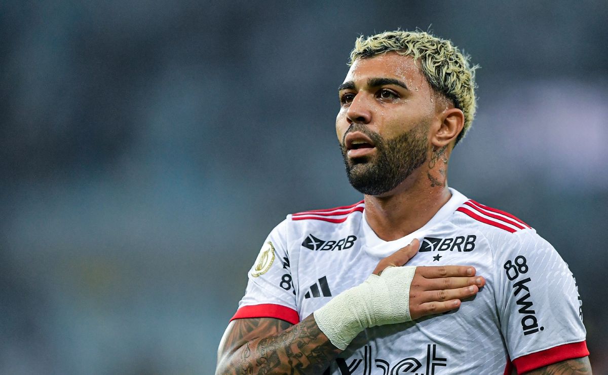 Gabigol resolve atrito com Filipe Luís em clima de despedida no Flamengo.