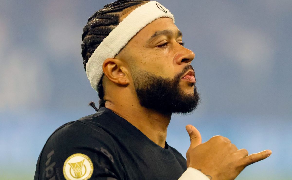 Depay anuncia novidade inusitada para torcedores corinthianos: confira o comunicado.