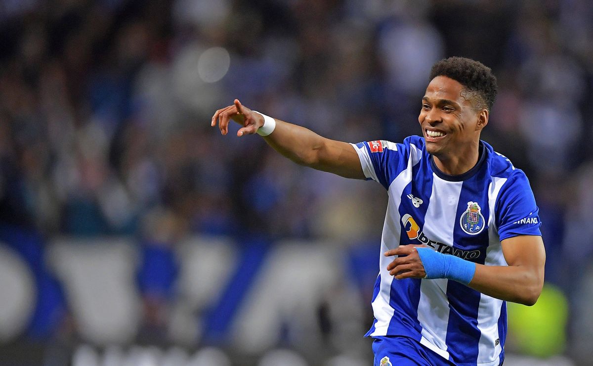 Corinthians investe alto para contratar Wendell e vencer São Paulo e Cruzeiro.