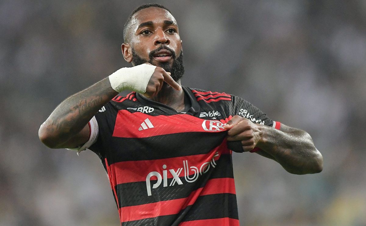 Gerson alerta jogadores do Flamengo sobre importância do jogo contra o Internacional.