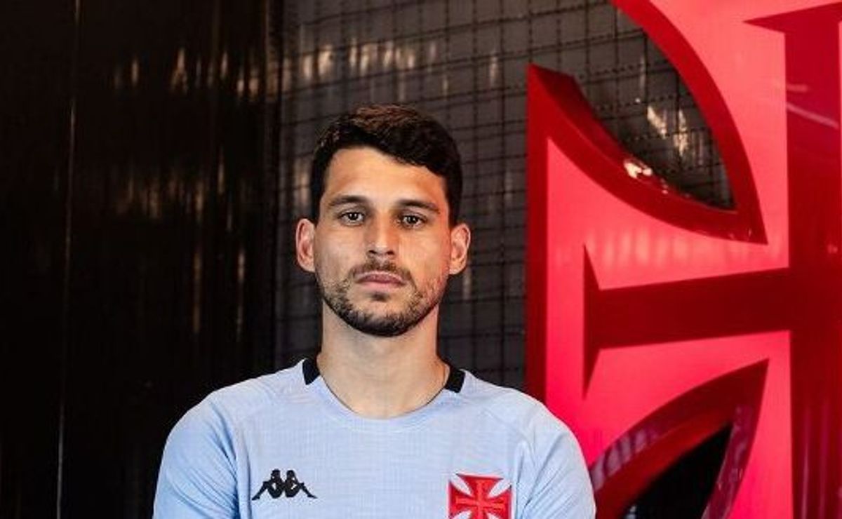 Goleiro argentino é oferecido ao Vasco para substituir Keiller e Pedrinho avalia