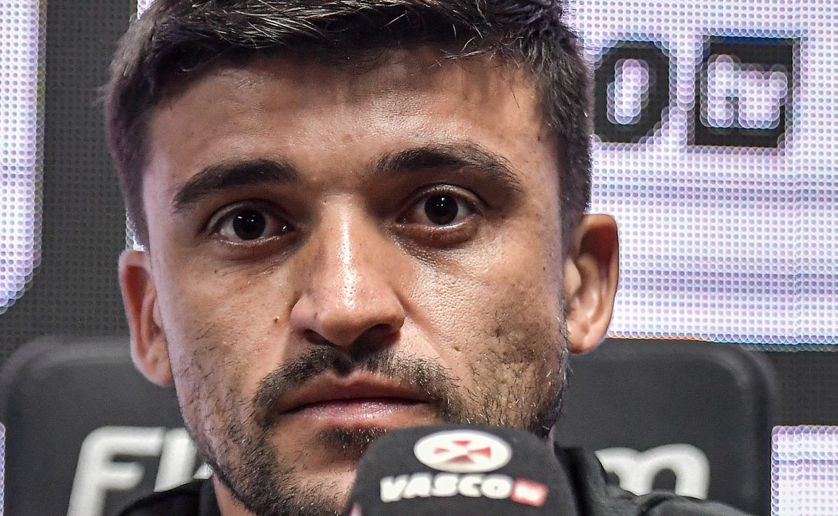 Vasco toma decisão envolvendo Victor Luís e permanência do lateral não deve acontecer
