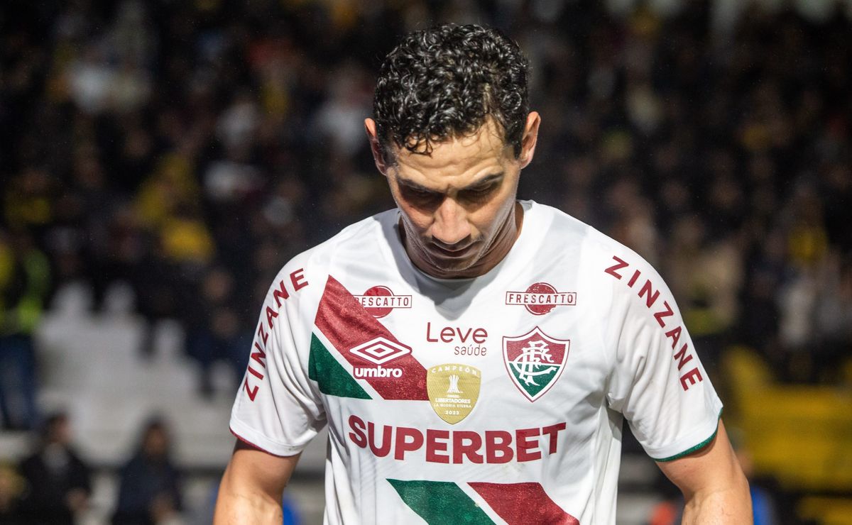 Mano Menezes explica motivo da ausência de Ganso no Fluminense contra Palmeiras.