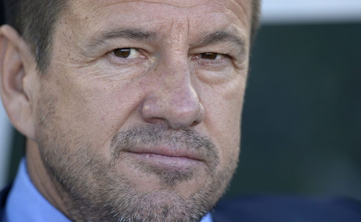 Dunga alerta: técnicos influenciam muito no desempenho dos clubes de futebol.