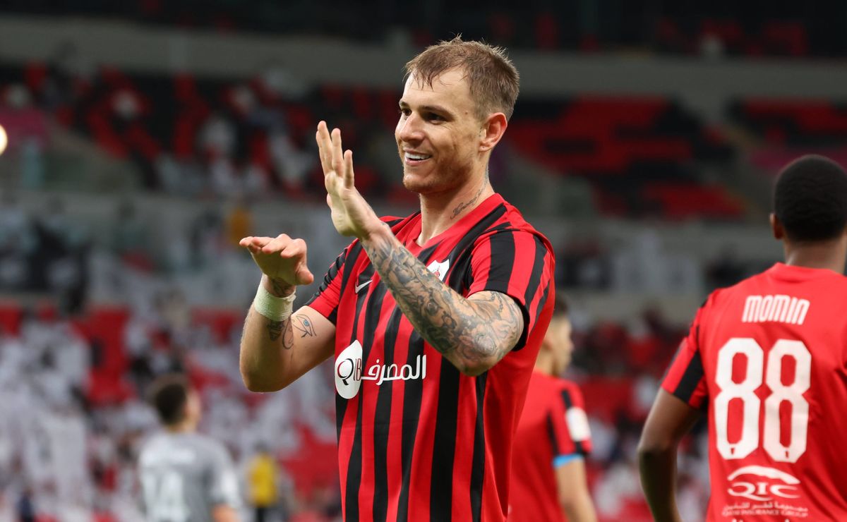 Flamengo aguarda Al-Rayyan para conclusão de negociação por Róger Guedes