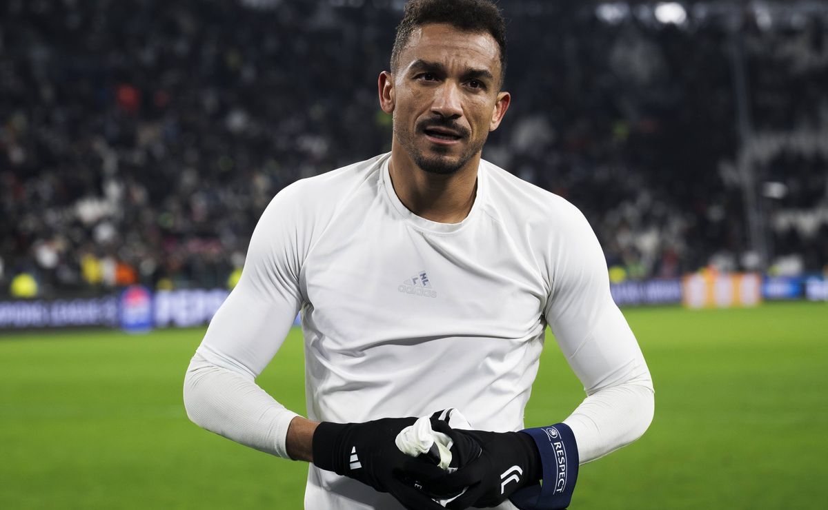 Danilo comunica Juventus que fica no Flamengo até julho, relacionamento fortalecido.