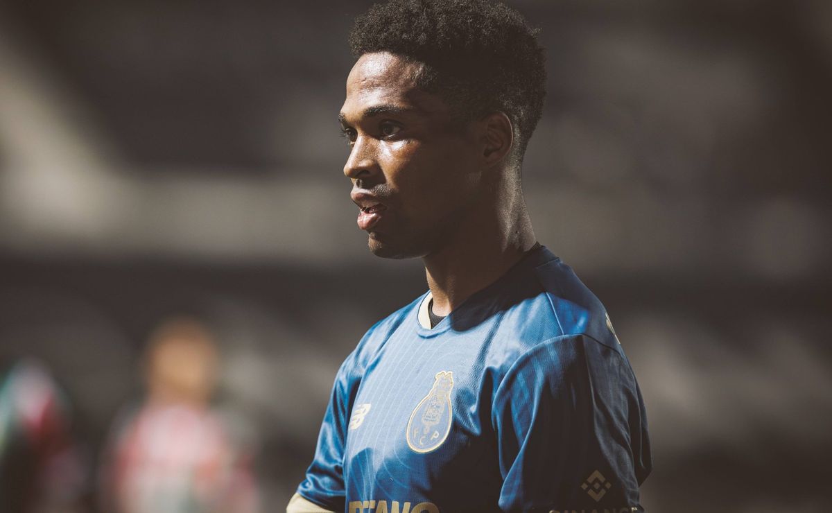 Corinthians analisa possibilidade de contratar Rogério para reforçar o elenco.