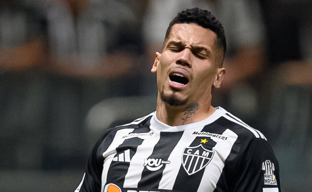 Paulinho escolhe Palmeiras como destino para temporada de 2025 no futebol.