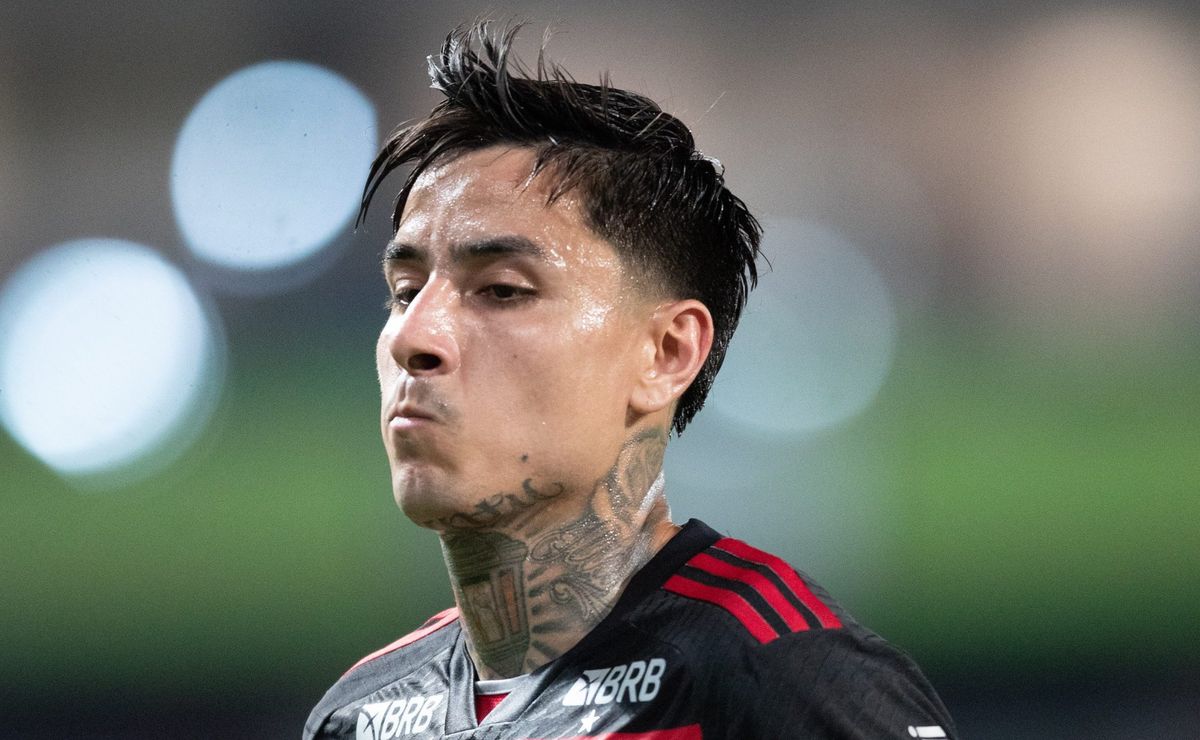 Pulgar negocia saída do Flamengo e interessa a Boca Juniors e River Plate.