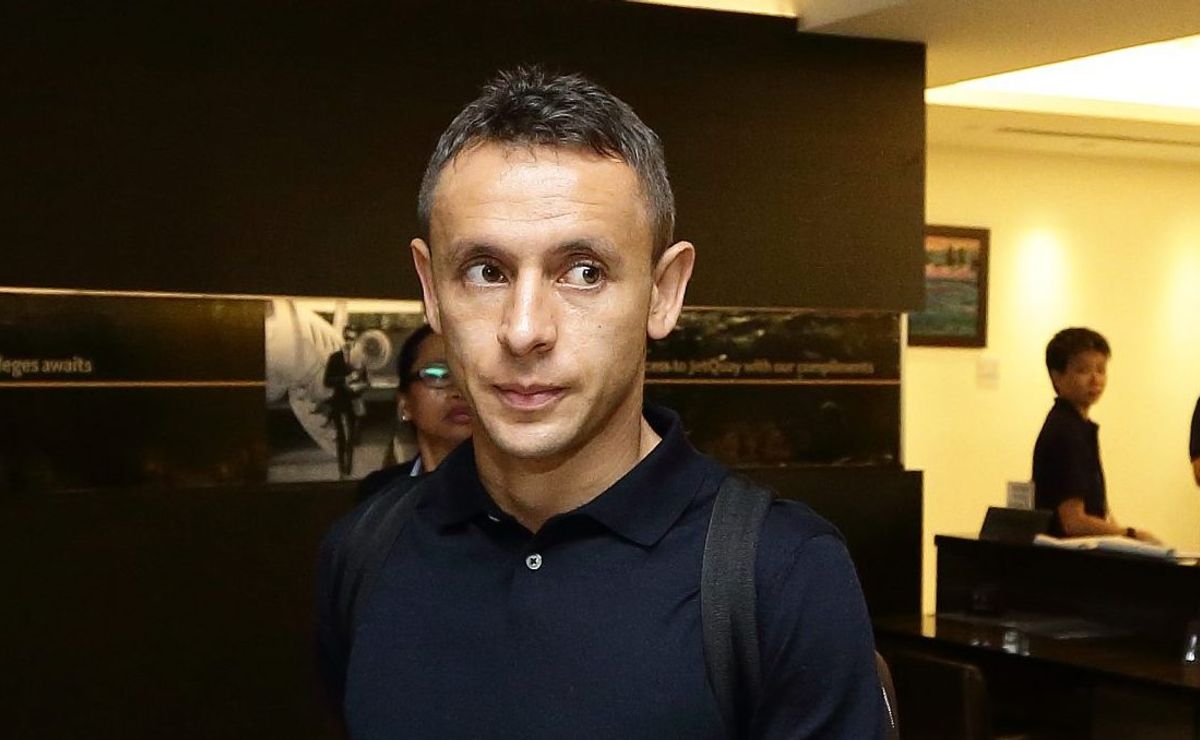 Rafinha retorna ao ex-clube e torcida do Flamengo reage.